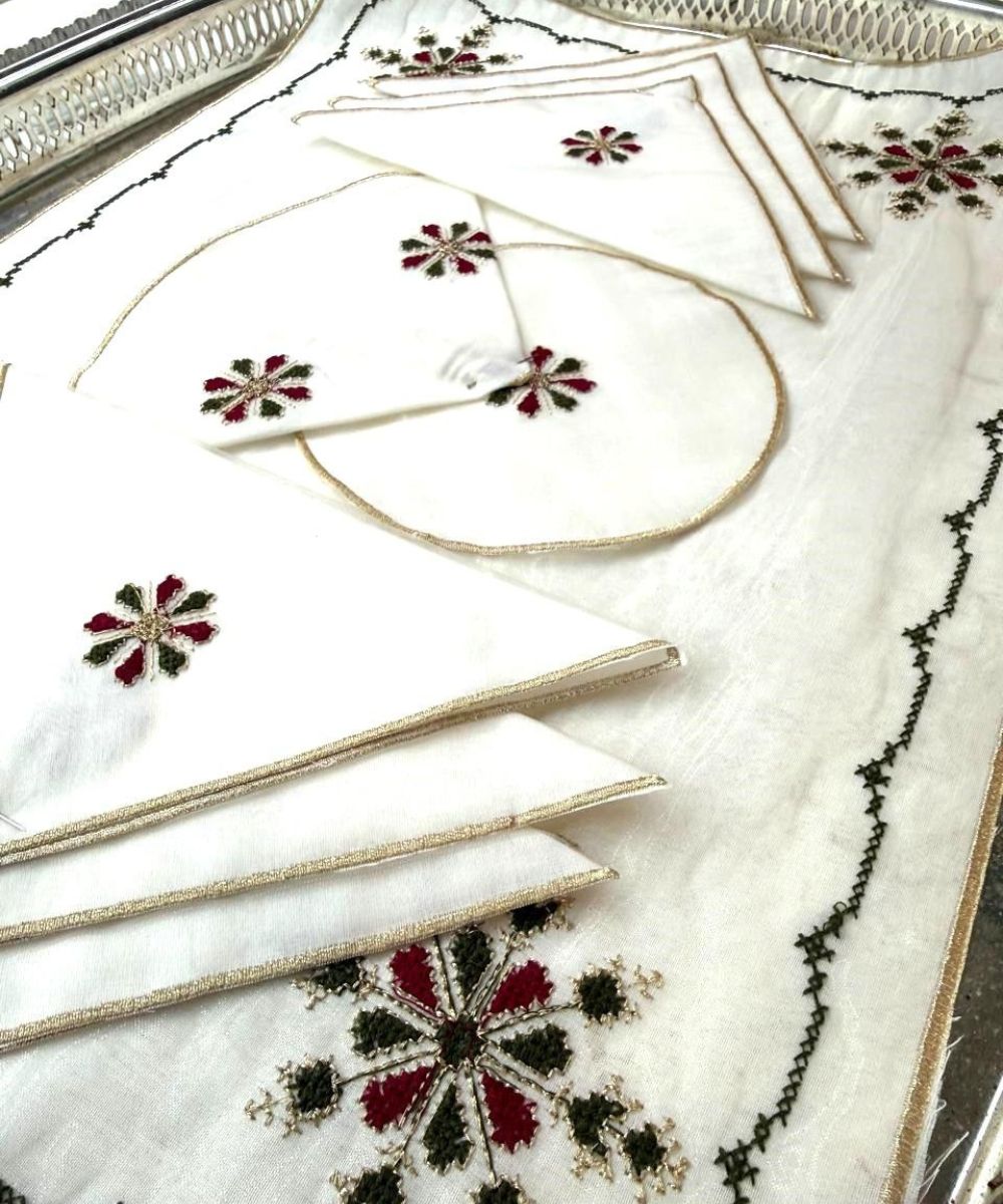 Set Couvre-Plateau Brodé