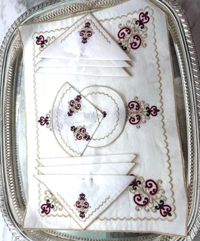 Set Couvre-Plateau Brodé